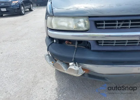 2002 Chevrolet Silverado C1500 z USA, uszkodzony, nr VIN 1GCEC14W22Z212172